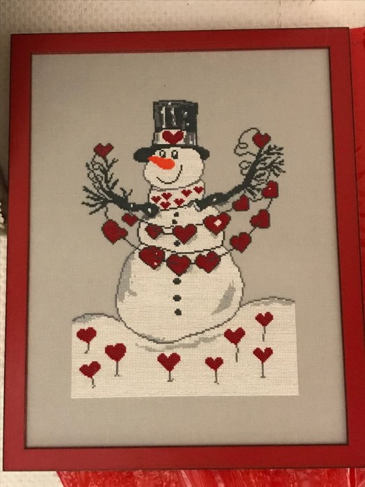Bonhomme de neige aux coeurs rouges Bonhomme de neige aux coeurs rouges