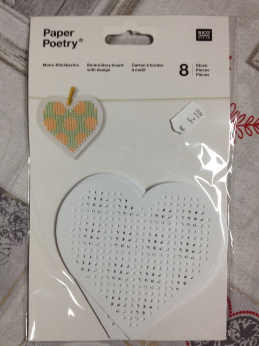 Carton à broder à motif