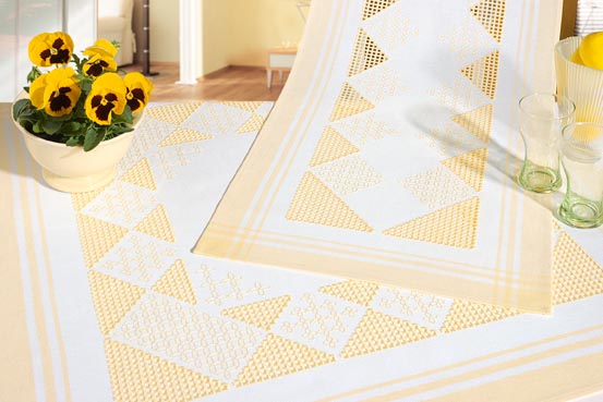 Chemin de table blanc/ vanille hardanger des fiches 35/ 36