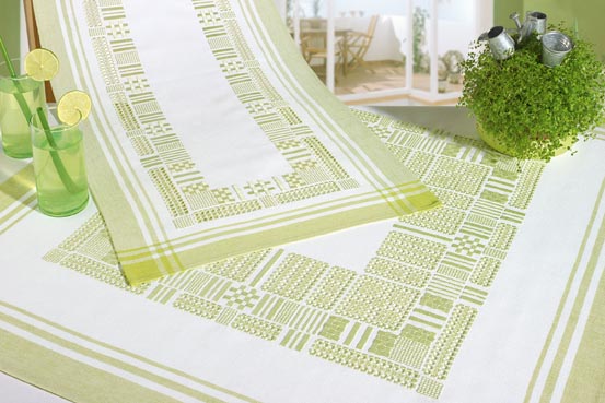 Chemin de table blanc/ vert hardanger des fiches 35/ 36