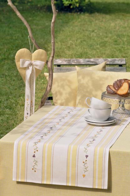 Chemin de table blanc/jaune du livre n°117