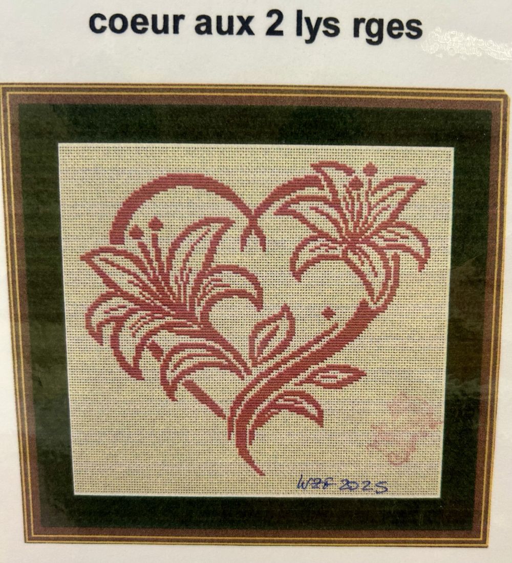 coeur aux 2 lys rouges