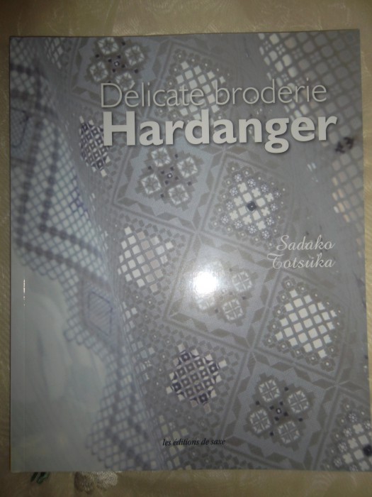 Délicate broderie Hardanger de SADAKO Totsuka Délicate broderie Hardanger de SADAKO Totsuka
