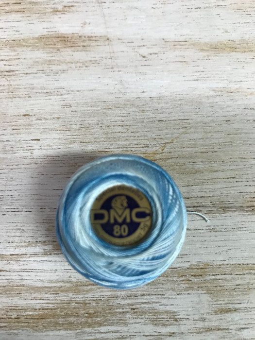 Fils à crocheter dentelle n°80 bleu ciel changeant