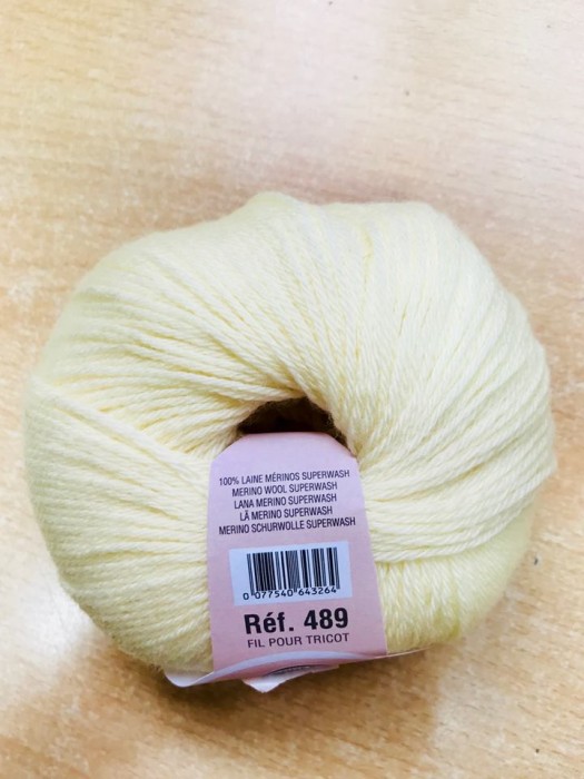 Laine 100% Baby 489-8 col: 091 jaune paille Laine 100% Baby 489-8 col: 091 jaune paille