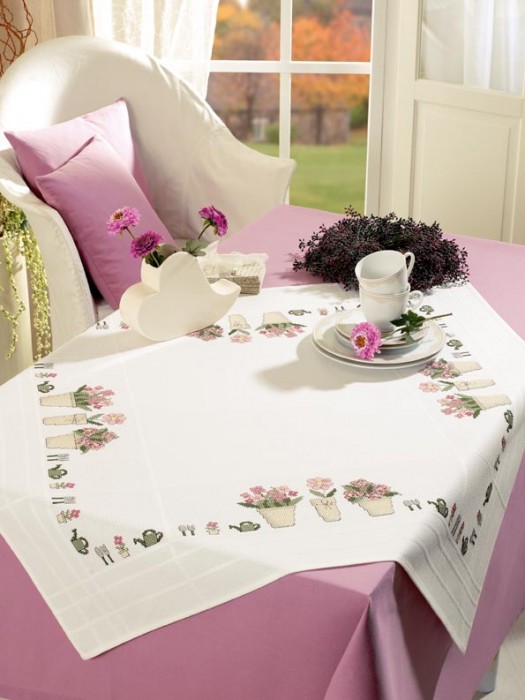 Nappe carré écru du livre 106