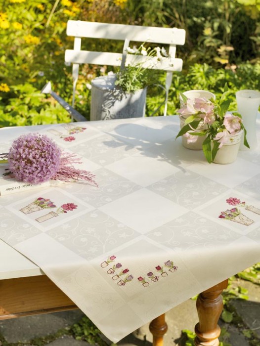 Nappe carré écru du livre n°111