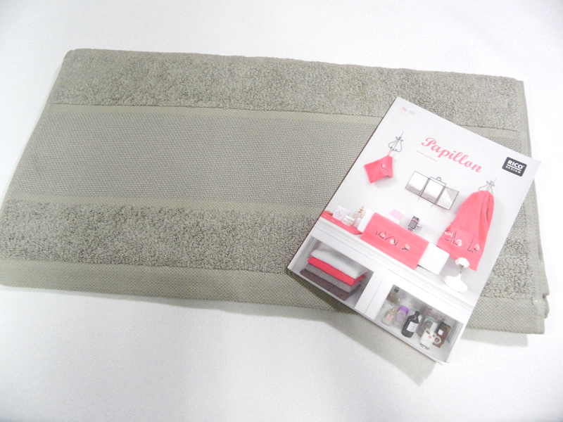 serviette éponge beige du livre 137 serviette éponge beige du livre 137